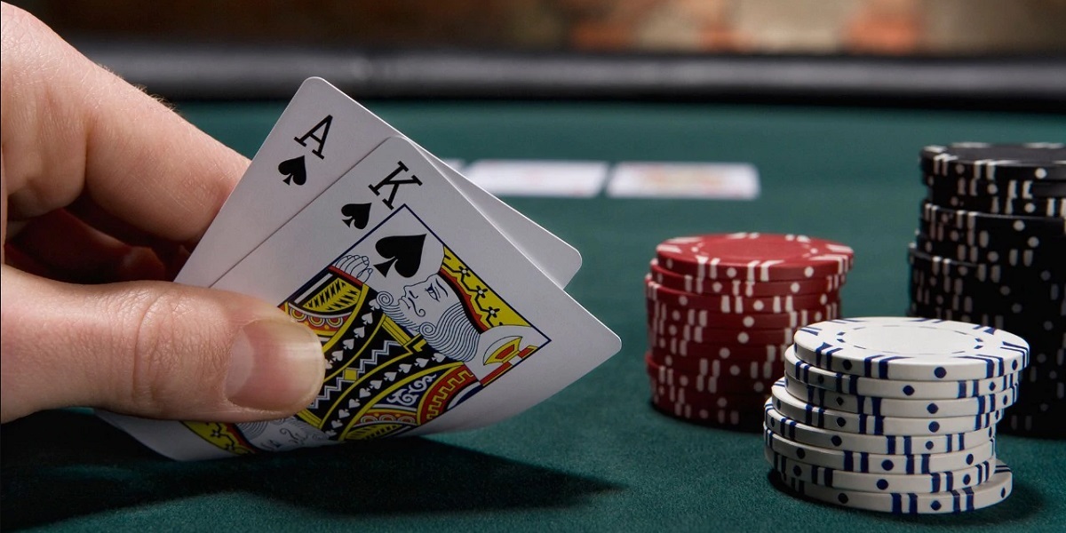 Split poker: what is a split in poker and when is it done?