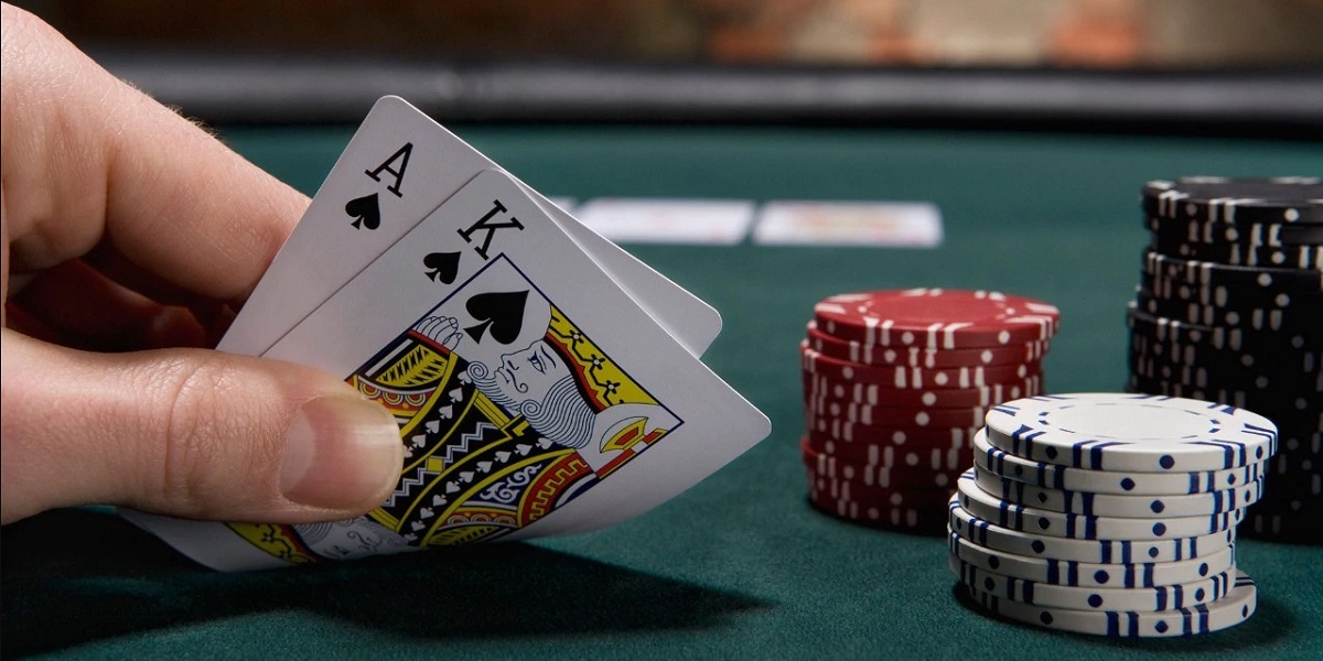 https://www.habwin.com/uploads/7d/6f/3f/what-exactly-is-a-split-in-poker.jpg