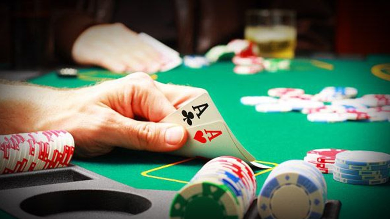 ポーカートーナメントで何人のプレイヤーが請求しますか